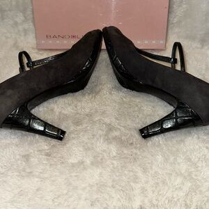 Bandolino Black and Gray Textured Peep Toe Heels